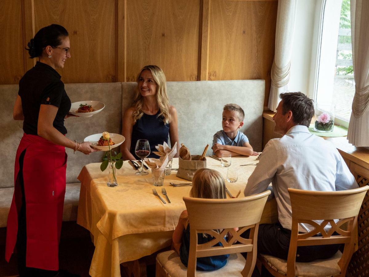 Family Hotel Gutenberg Шена Екстер'єр фото